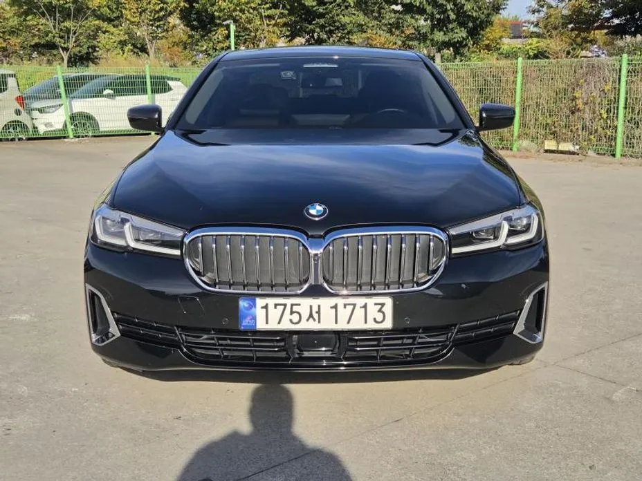 BMW 5-Series 523d Luxury 1