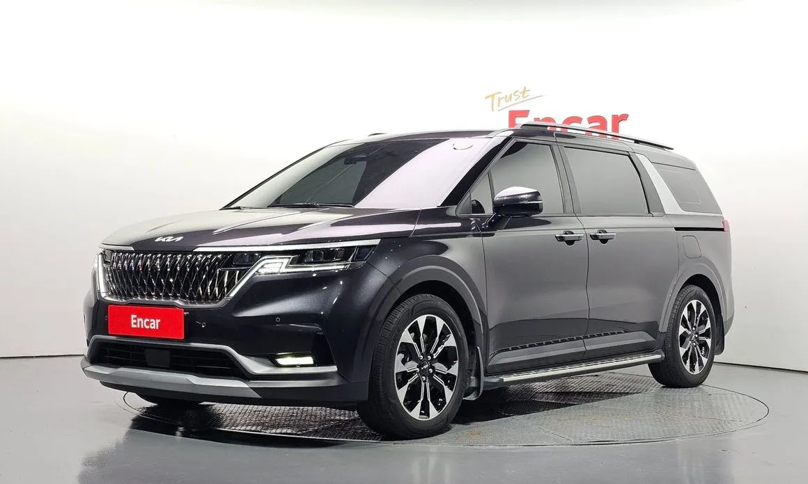 Kia Carnival Gasoline 9-Seater Prestige 1