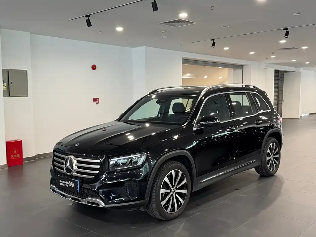 Mercedes-Benz GLB 220 1