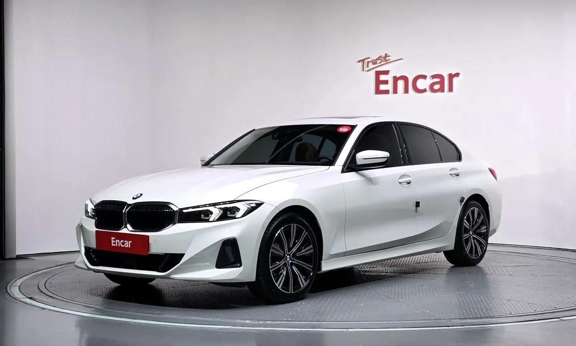 BMW 3-Series 320i 1