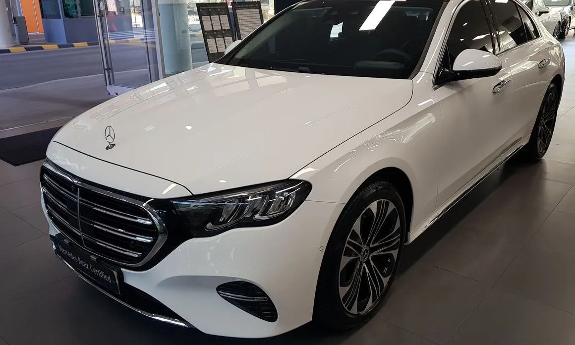Mercedes-Benz E-Class E220d 4MATIC Exclusive 1