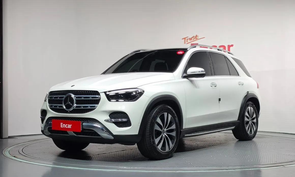 Mercedes-Benz GLE-Class GLE300d 4MATIC 1