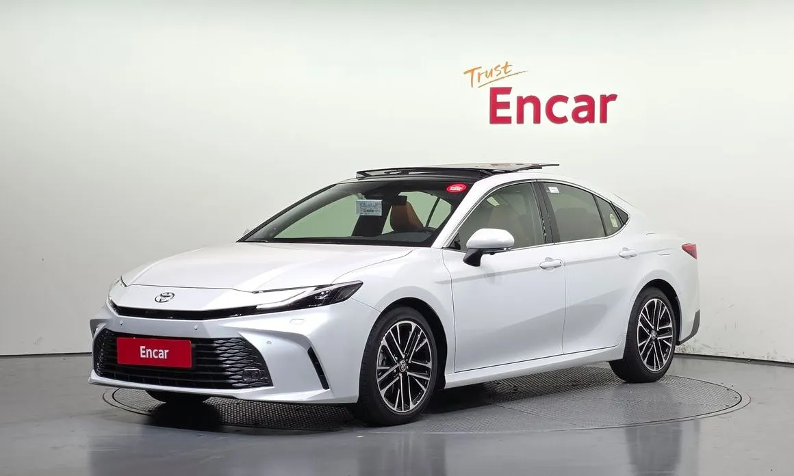 Toyota Camry 2.5 XLE Premium Hybrid 1