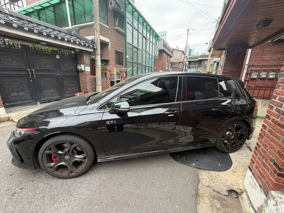 Volkswagen Golf 2.0 GTI 1