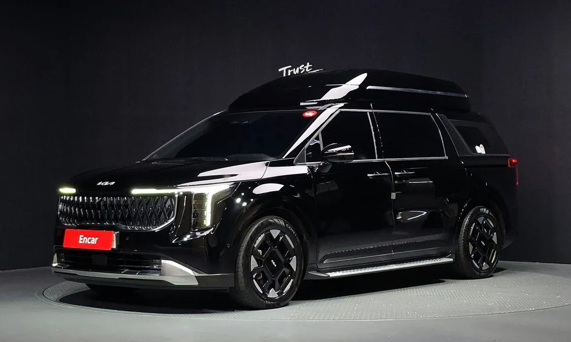Kia Carnival Gasoline 9-Seater Hi-Limousine 1