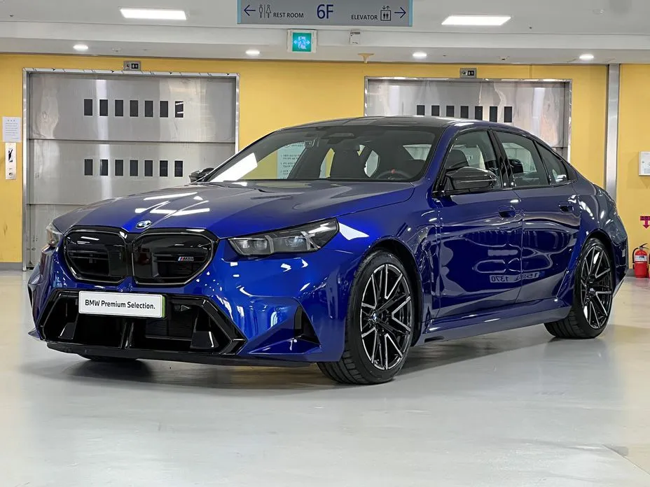 BMW M5 M5 Sedan 1