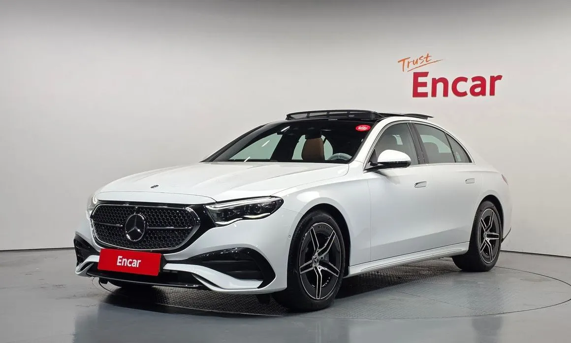 Mercedes-Benz E-Class E300 4MATIC AMG Line 1