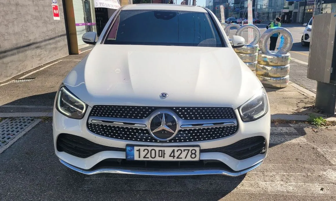Mercedes-Benz GLC-Class GLC300e 4MATIC Coupe 1