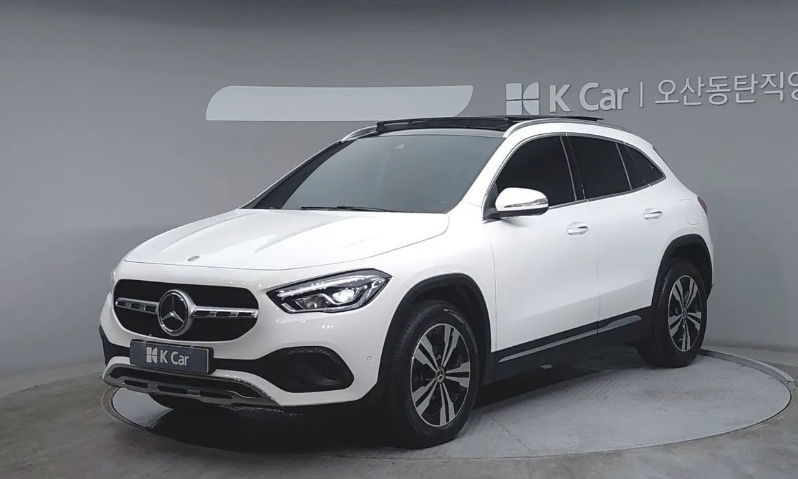 Mercedes-Benz GLA-Class GLA220 1