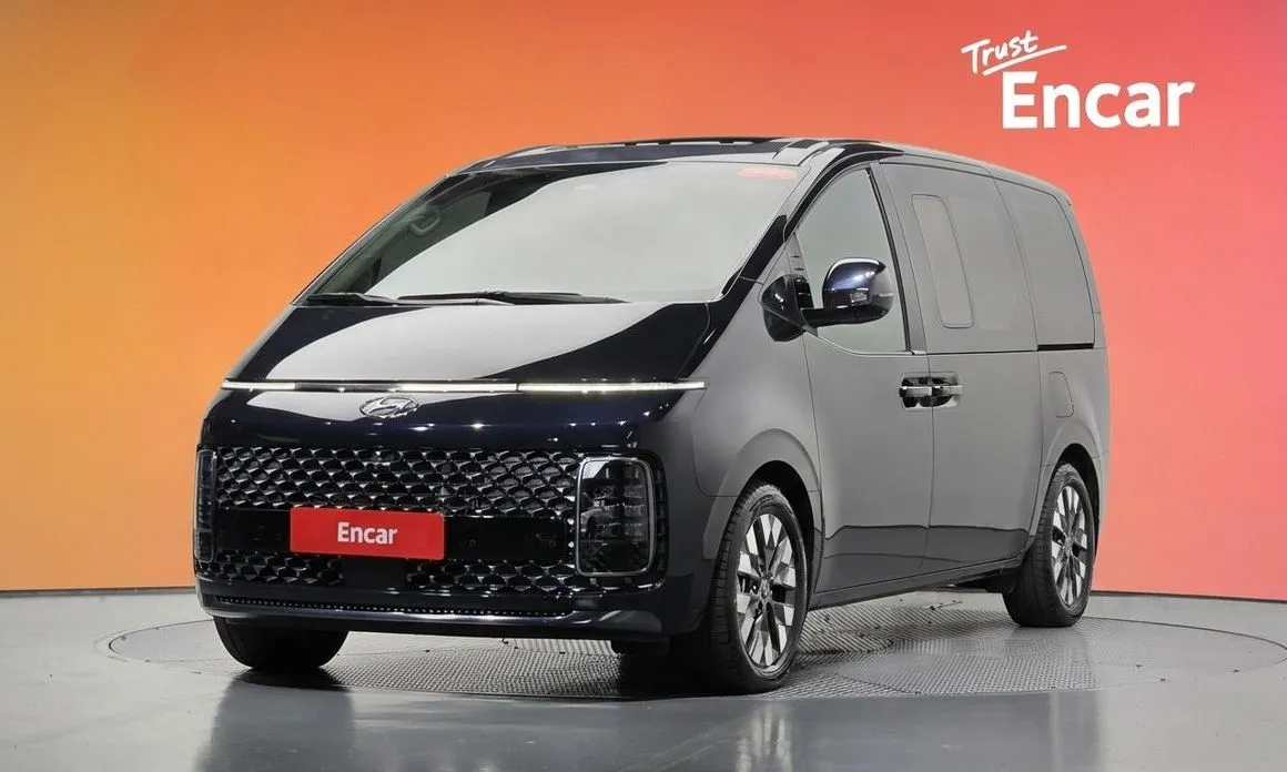 Hyundai Staria Lounge 9-Seater 1