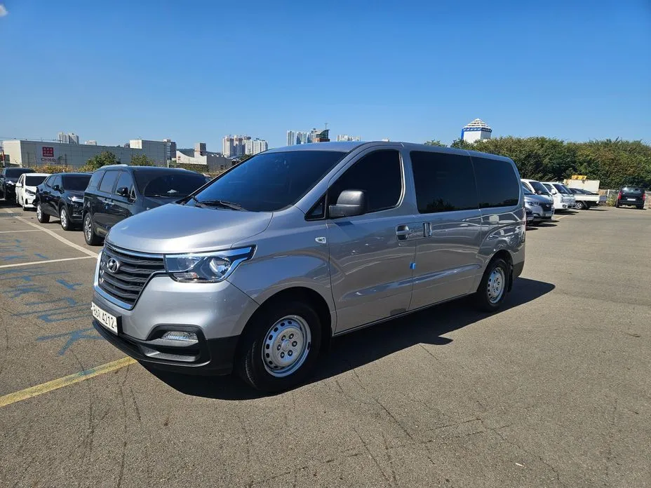 Hyundai Starex Van 3-Seater 1