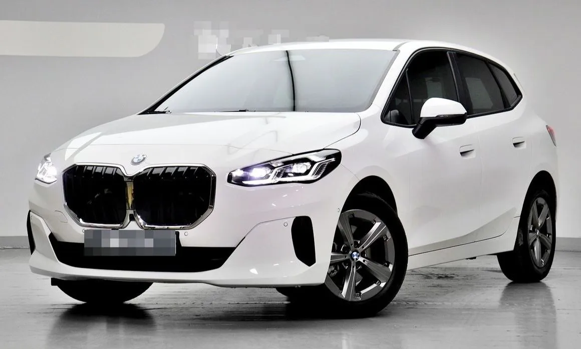 BMW 2-Series 220i Advantage 1