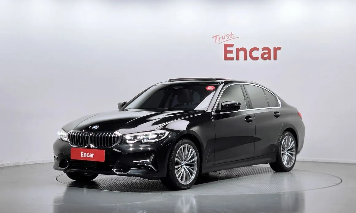 BMW 3-Series 320i Luxury 1