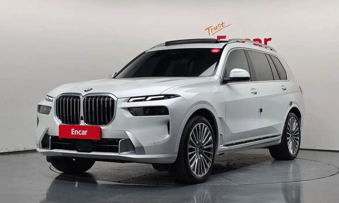 BMW X7 xDrive 40i Design Pure Excellence 7-Seater 1
