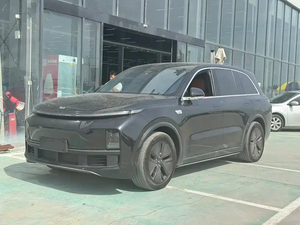 Li Auto L8 Pro 1