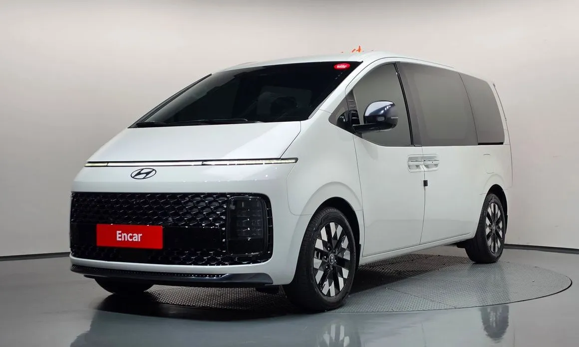 Hyundai Staria 4WD Lounge 7-Seater 1