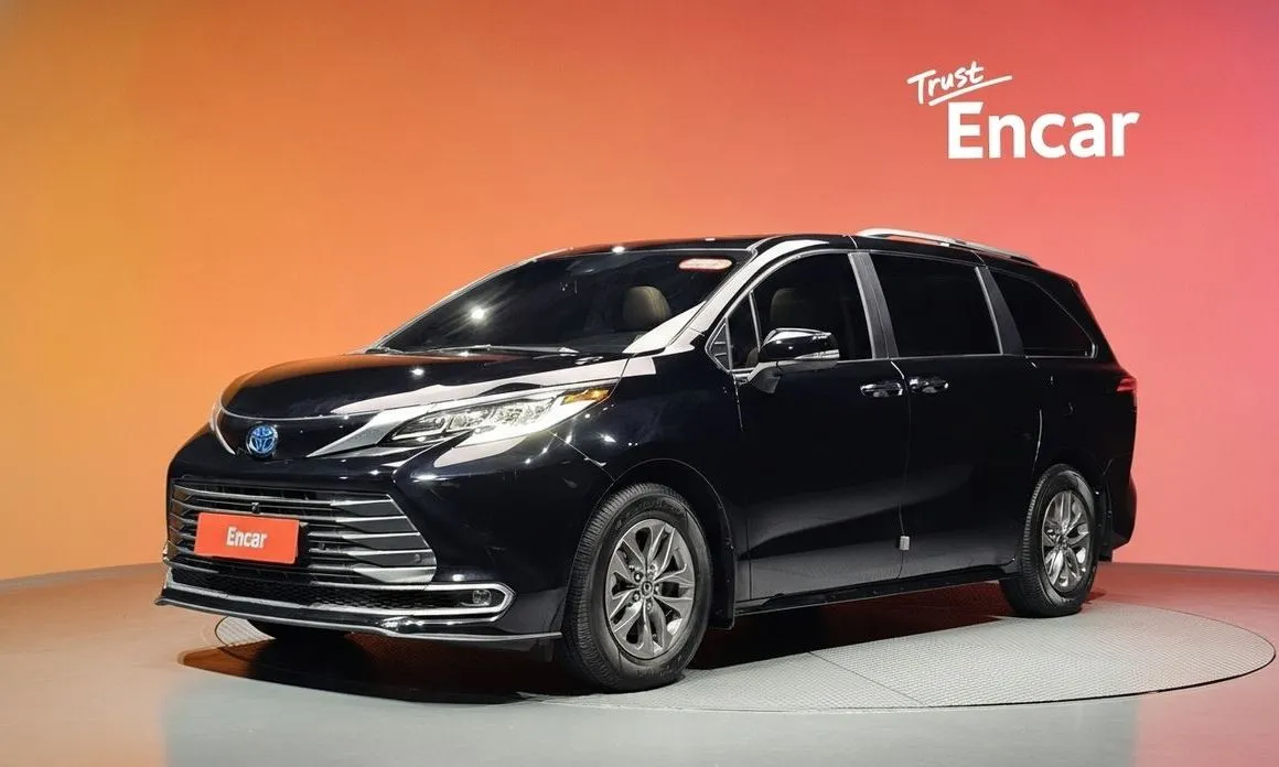 Toyota Sienna 2.5 Hybrid AWD 1