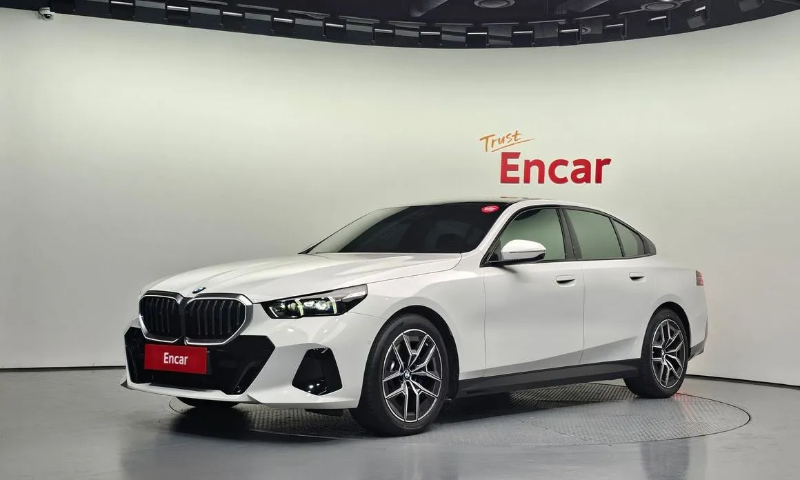 BMW 5-Series 520i M Sport 1