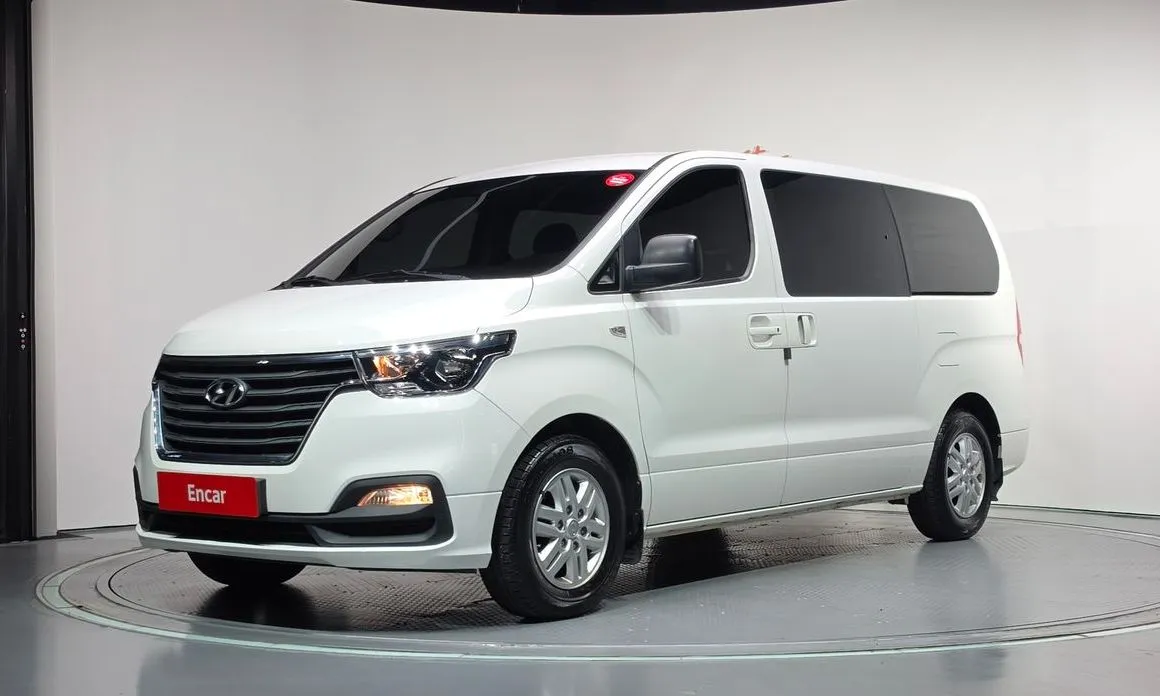 Hyundai Starex Van 5-Seater 1