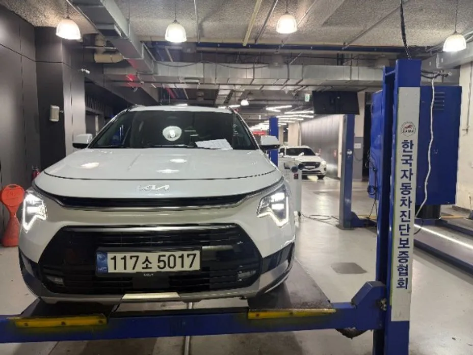 Kia Niro 1.6 HEV Signature 1