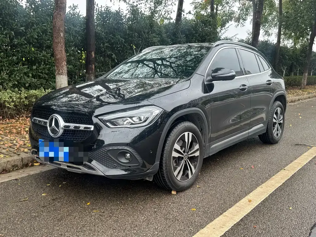 Mercedes-Benz GLA 220 1