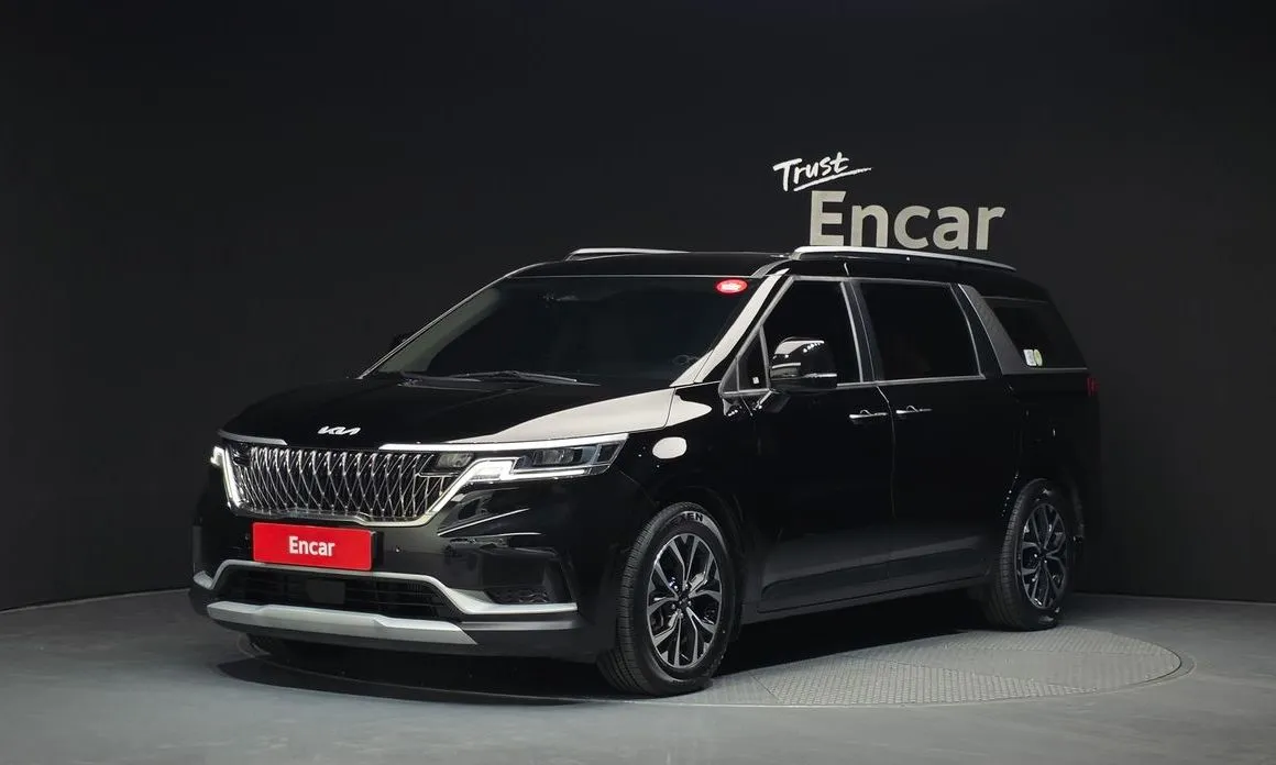 Kia Carnival 11-Seater Prestige 1
