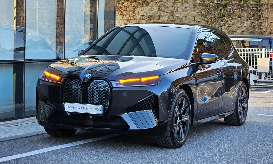 BMW iX xDrive50 Sports Plus 1