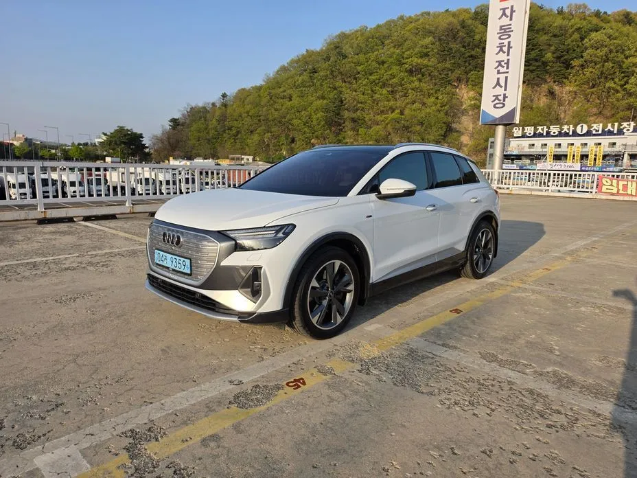 Audi Q4 e-tron 40 Premium 1
