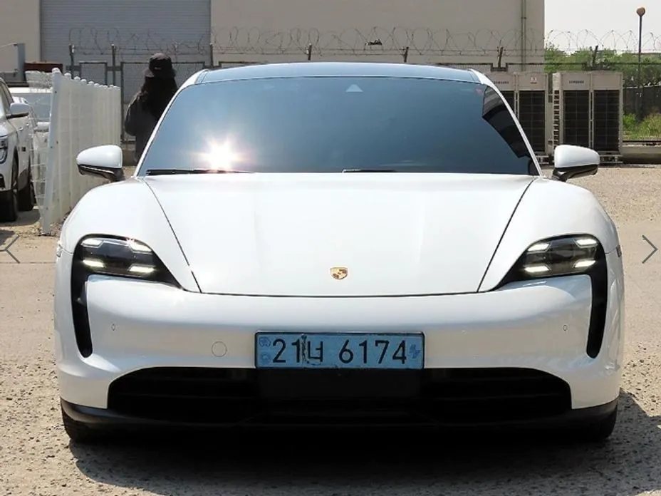 Porsche Taycan 4S 1