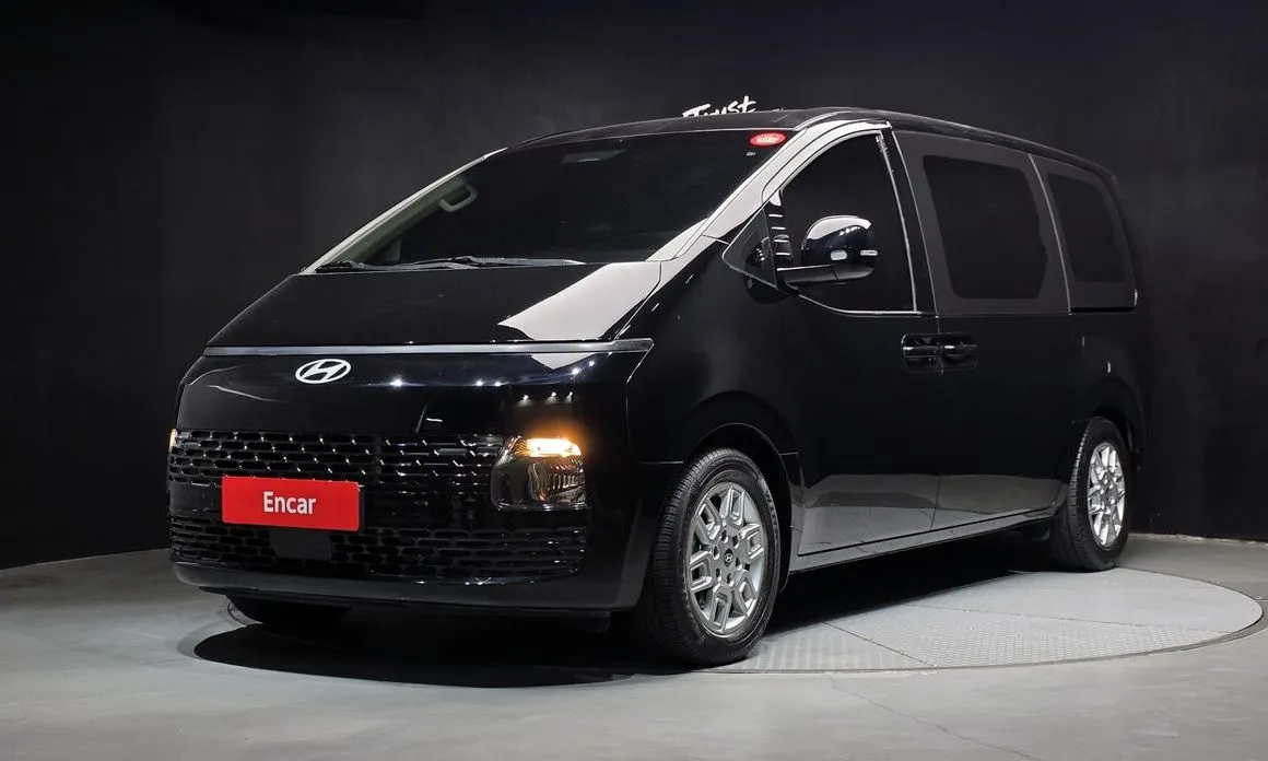 Hyundai Staria Tourer 11-Seater 1