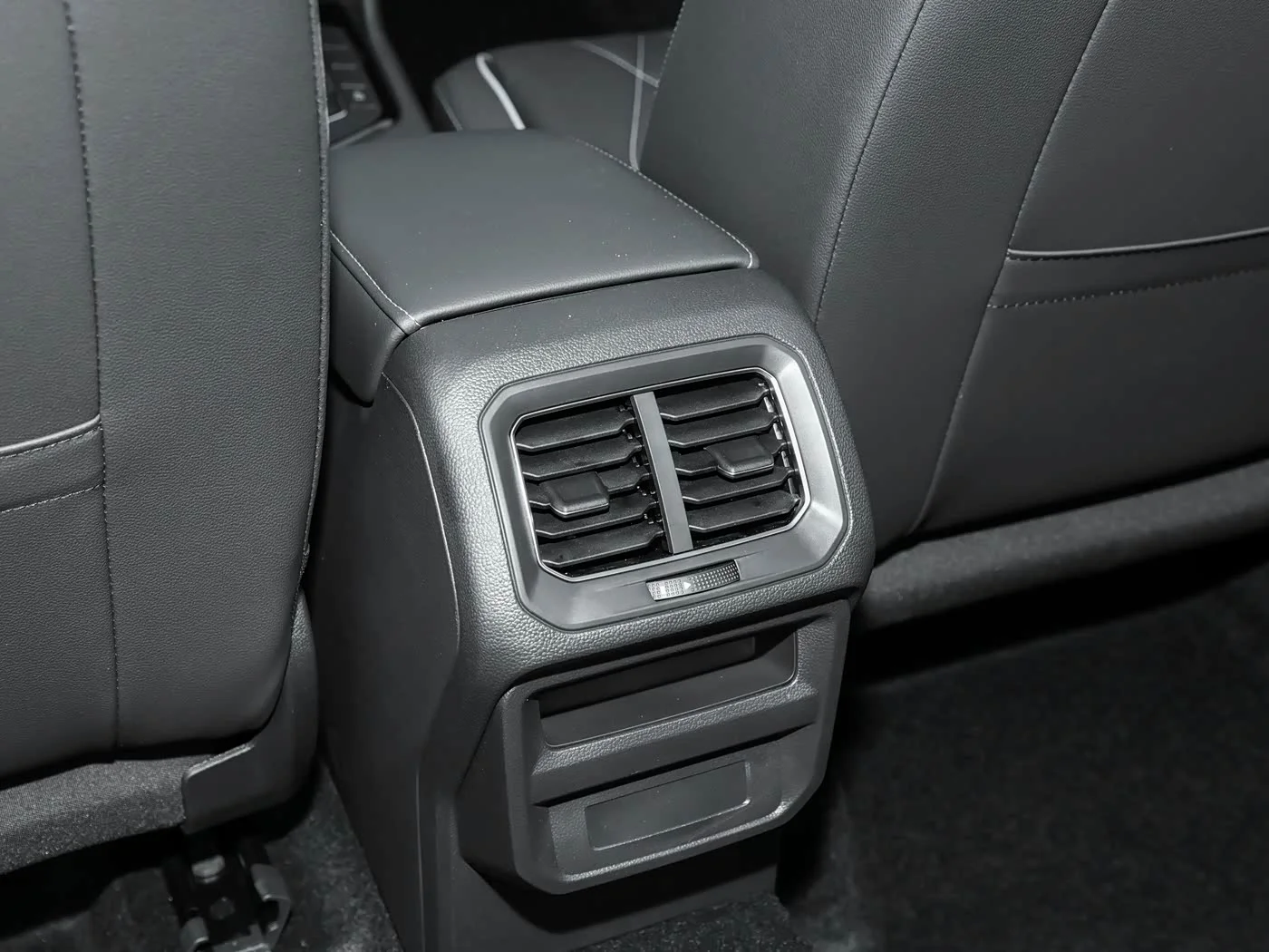 Volkswagen Tiguan L 2025 — фото 11