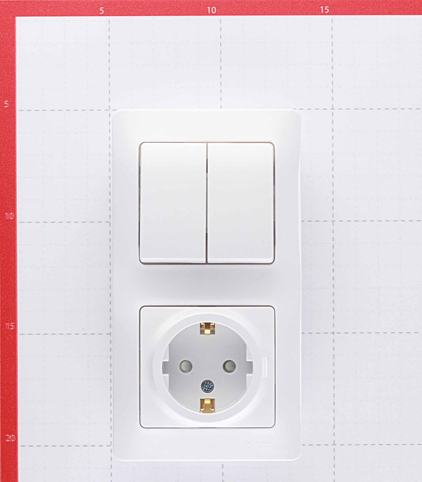 Блок выключатель и розетка Systeme Electric Glossa двухклавишный встраиваемый белый со шторками (GSL000174)