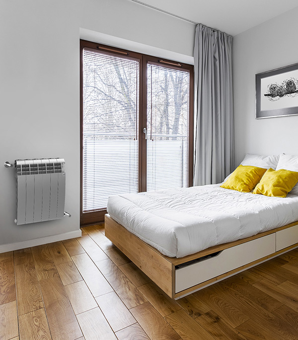 Радиатор биметаллический Royal Thermo BiLiner Silver Satin 500 мм 10 секций 1" боковое подключение серебро