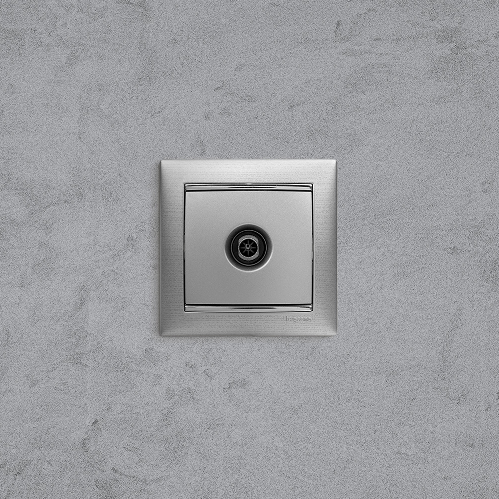 Розетка телевизионная Legrand Valena встраиваемая алюминий (694345)