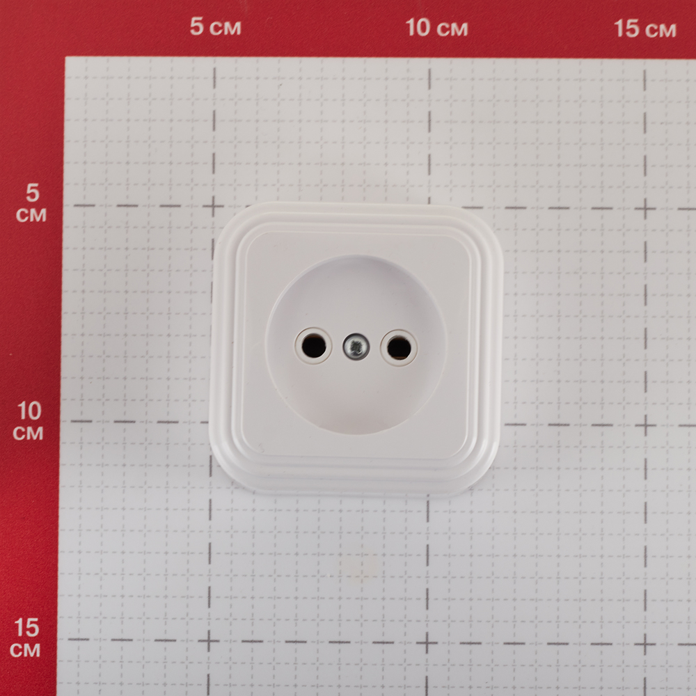 Розетка Svet накладная белая (0215-00011)