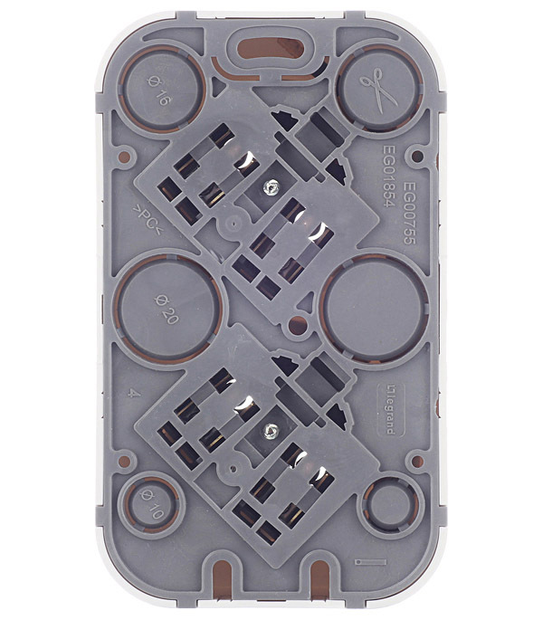 Розетка Legrand Quteo накладная белая (782233)