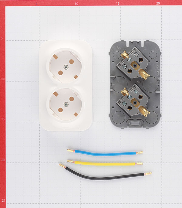 Розетка Legrand Quteo накладная белая (782233)