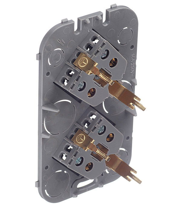 Розетка Legrand Quteo накладная белая (782233)