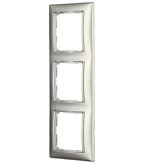 Рамка Legrand Valena трехместная алюминий (694332)