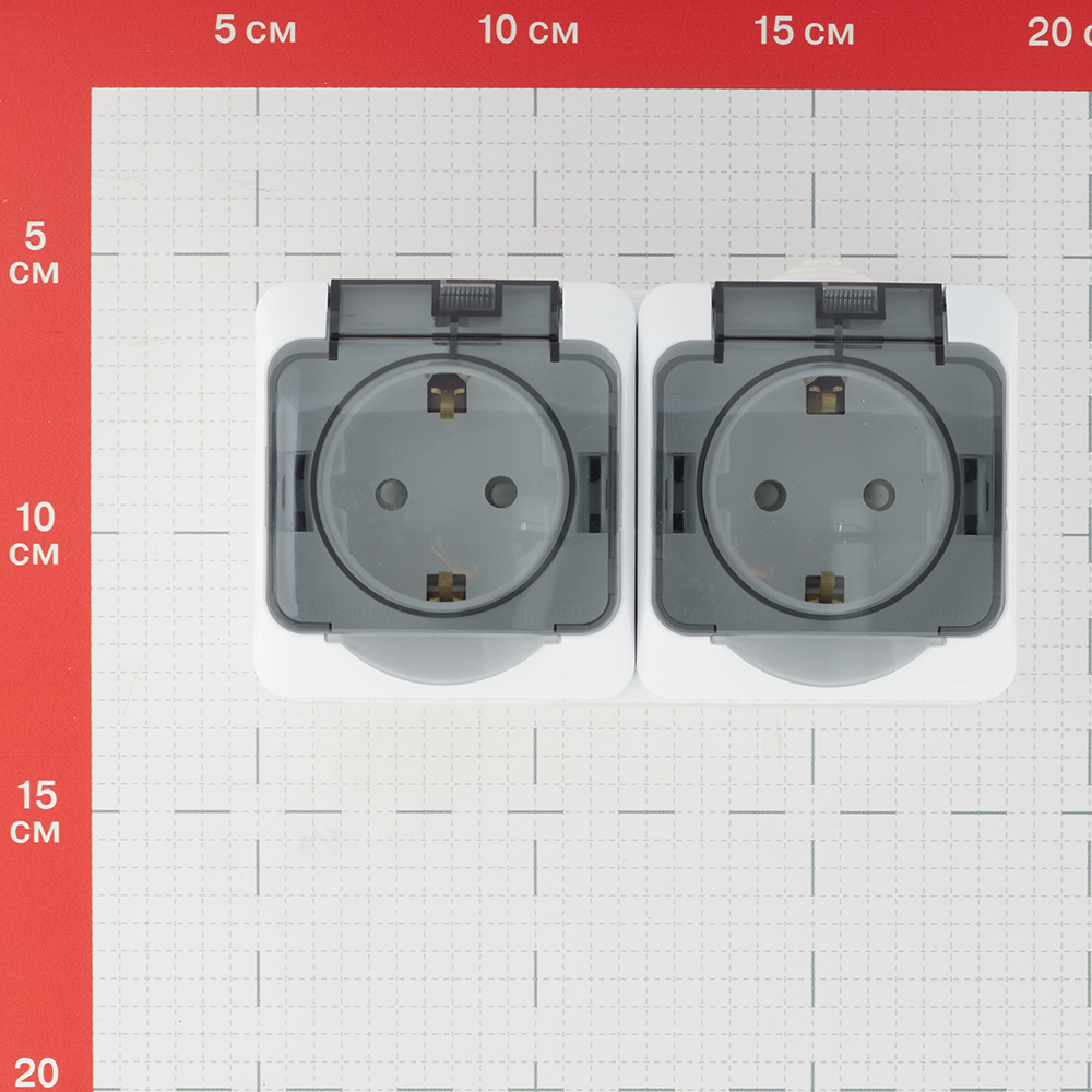 Розетка Systeme Electric Этюд накладная белая со шторками с крышкой (PA16-244B)