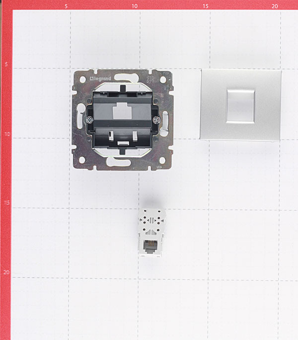 Розетка телефонная Legrand Valena встраиваемая алюминий RJ11 (694347)