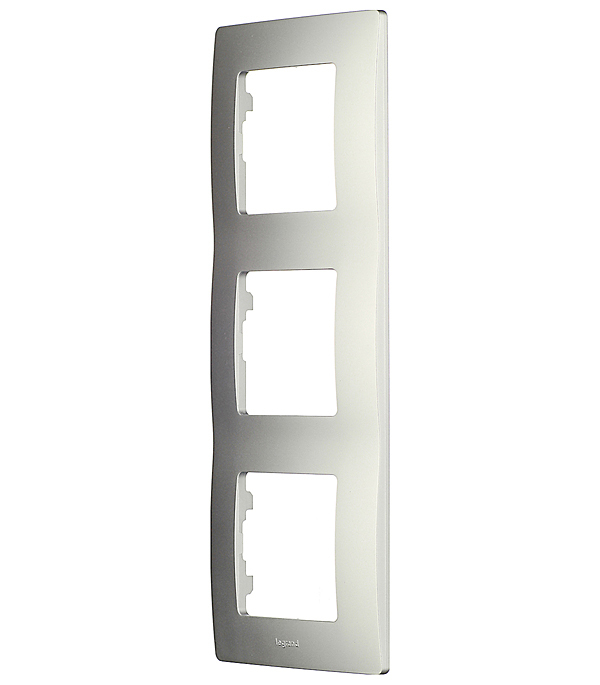 Рамка Legrand Etika трехместная алюминий (672553)