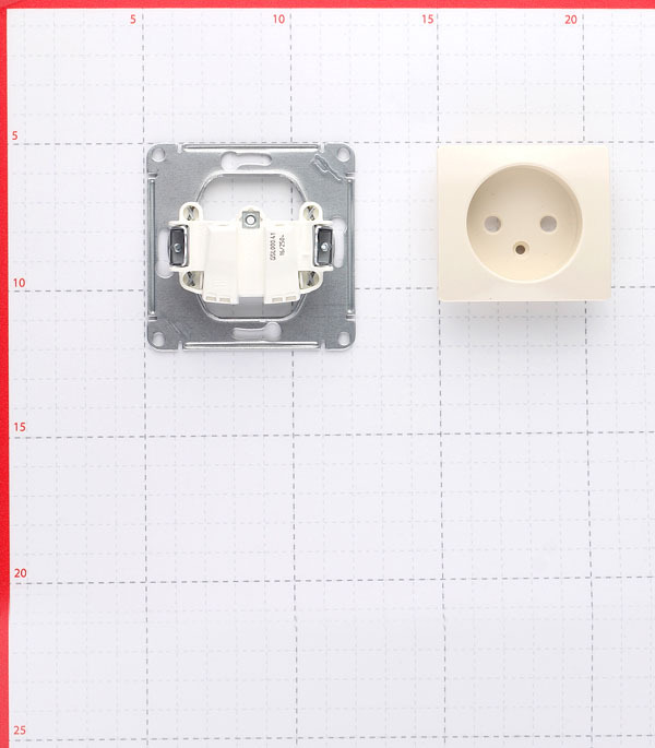 Розетка Systeme Electric Glossa встраиваемая бежевая (GSL000241)
