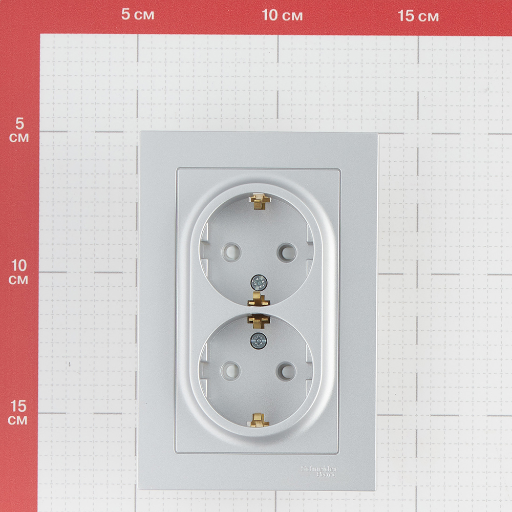 Розетка Systeme Electric AtlasDesign встраиваемая алюминий со шторками (ATN000326)