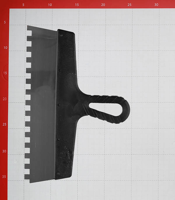 Шпатель зубчатый 300х10 мм с пластиковой ручкой (131154)