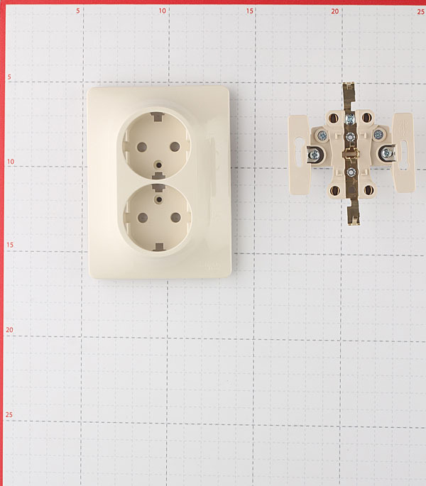 Розетка Systeme Electric Glossa встраиваемая бежевая (GSL000224)