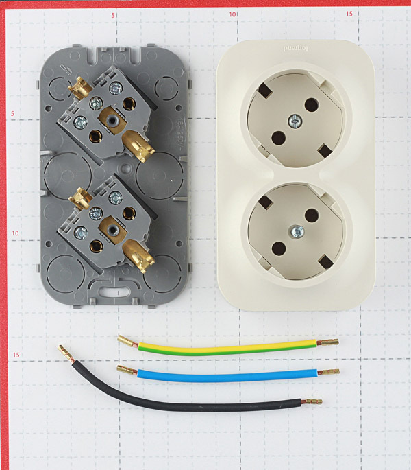 Розетка Legrand Quteo накладная слоновая кость (782263)