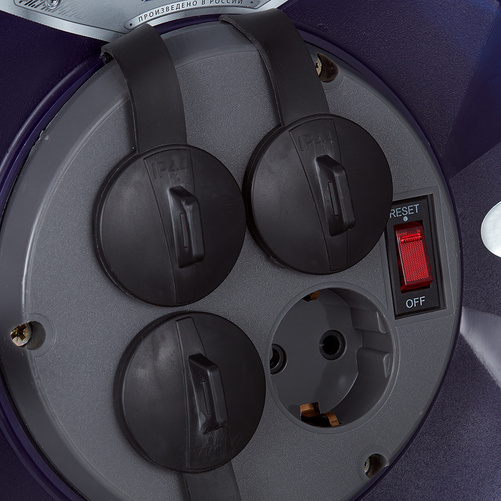 Удлинитель Партнер Электро с заземлением 30 м на катушке 3,5 кВт 4 розетки ПВС 3х1,5 кв.мм IP44