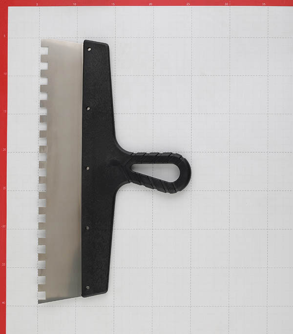 Шпатель зубчатый 350х10 мм с пластиковой ручкой (131157)