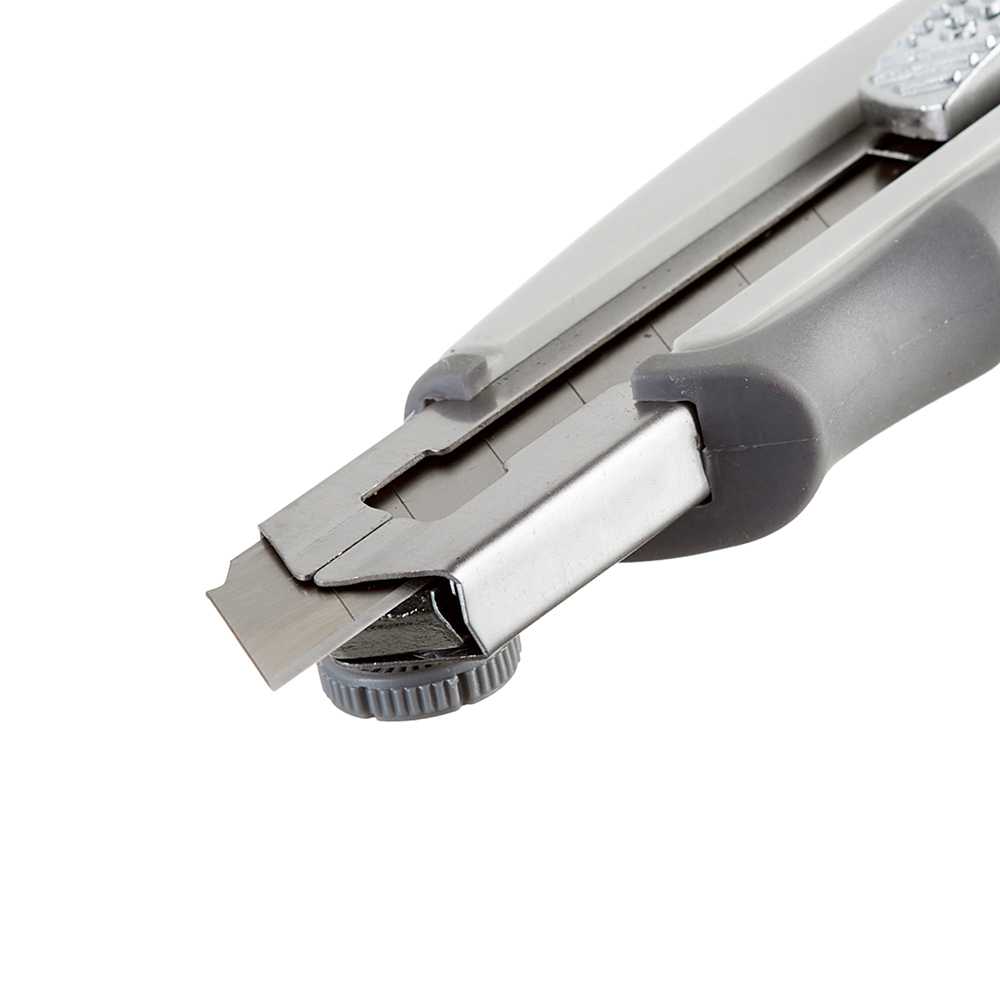 Нож строительный КМ 18 мм с ломающимся лезвием пластиковый корпус